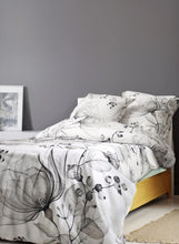 Ielādējiet video galerijas pārlūkā, Mako - Satīna gultas veļa Nottingham silver | Bed Art Fleuresse