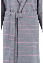 Ielādējiet video galerijas pārlūkā, Halāts ar kapuci Extra Light 940 Beere -999 | Cawö