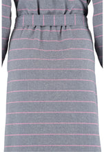 Ielādējiet video galerijas pārlūkā, Halāts ar kapuci Extra Light 940 Beere -999 | Cawö