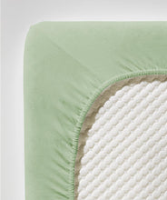 Ielādējiet video galerijas pārlūkā, Palags ar gumiju Light green | Jenny Fleuresse