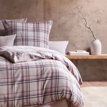 Ielādējiet video galerijas pārlūkā, Flaneļa gultas veļa Taupe | Lech Fleuresse