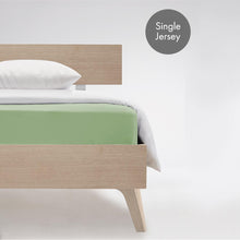 Ielādējiet video galerijas pārlūkā, Palags ar gumiju Light green | Jenny Fleuresse