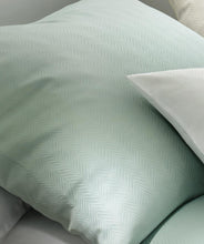 Ielādējiet video galerijas pārlūkā, Mako – Damasta gultas veļa Matcha | Jade Fleuresse