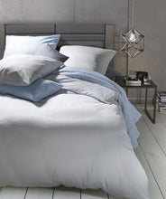 Ielādējiet video galerijas pārlūkā, Mako – Damasta gultas veļa White | Jade Fleuresse