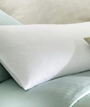 Ielādējiet video galerijas pārlūkā, Mako – Damasta gultas veļa Puristic White | Jade Fleuresse