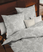 Ielādējiet video galerijas pārlūkā, Flaneļa gultas veļa Jacquard Silver | Lech Fleuresse 

