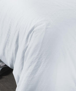 Mako – Damasta gultas veļa White | Jade Fleuresse