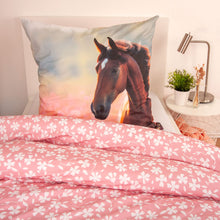 Ielādējiet video galerijas pārlūkā, Gultas veļa bērniem | Wild Horse HERDING 
