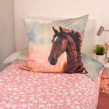 Ielādējiet video galerijas pārlūkā, Gultas veļa bērniem | Wild Horse HERDING 
