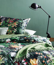 Ielādējiet video galerijas pārlūkā, Mako - Satīna gultas veļa Eucalyptus | Bed Art Fleuresse 
