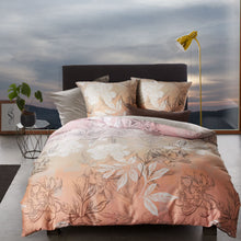 Ielādējiet video galerijas pārlūkā, Mako - Satīna gultas veļa English Rose | Bed Art FLEURESSE 
